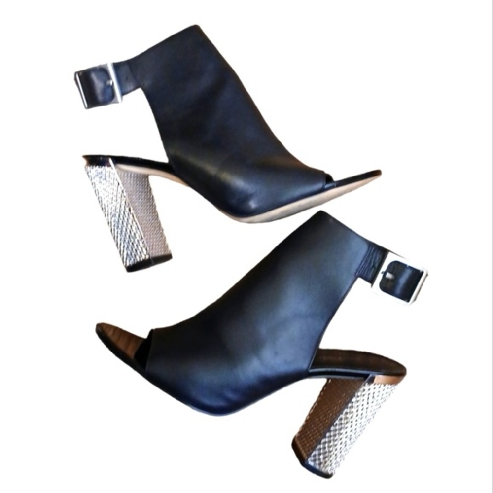 🎉HOST PICK🎉 Calvin Klein Norah Black Leather Block Heel Sandals – Size 6 - Picture 2 of 7
